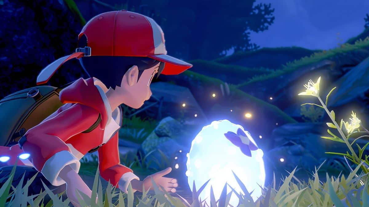 Trainer activating a lucky egg to maximize XP gains during spotlight hour