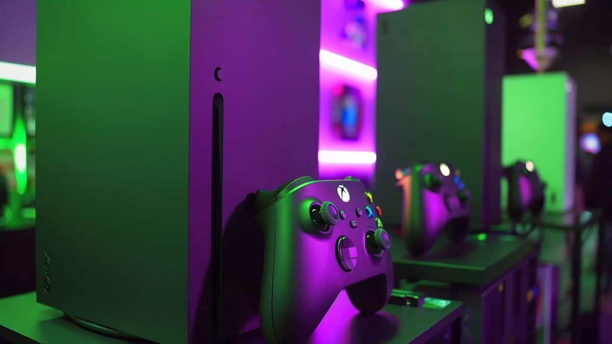 Primo piano delle tre nuove console Xbox Series presentate all'Xbox Games Showcase.